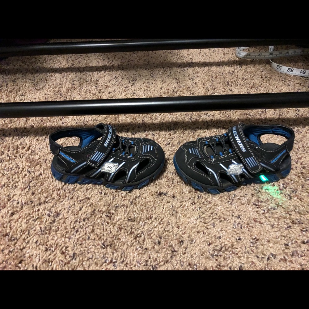Sandal shoes